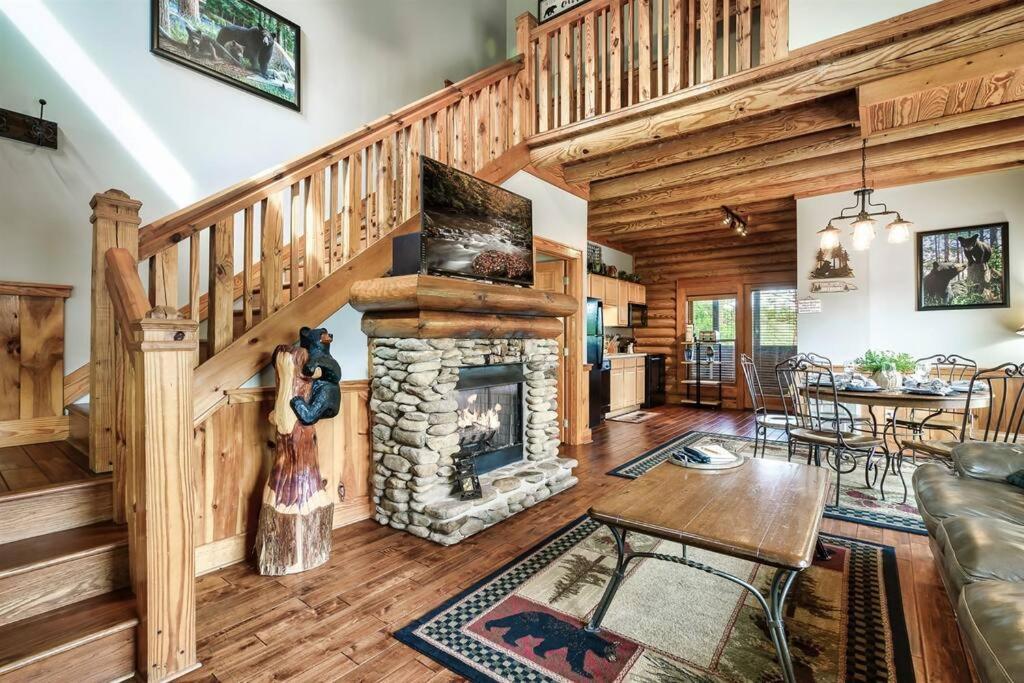 2 Miles From Dollywood Family Resort With Seasonal Outdoor Swimming Pool, Year Around Heated Indoor Swimming Pool, Townhome Style Cabin, Private Hot Tub, Arcade, Tv, Wifi, Kitchen With Refrigerator, Washer And Dryer พิเจนฟอร์จ ภายนอก รูปภาพ