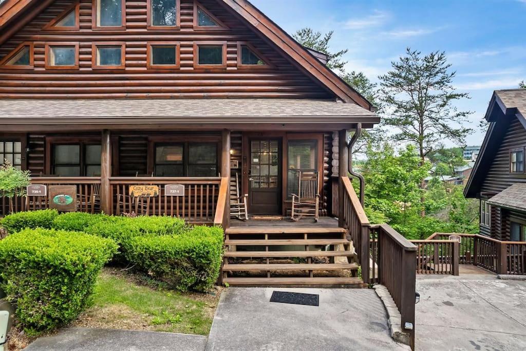2 Miles From Dollywood Family Resort With Seasonal Outdoor Swimming Pool, Year Around Heated Indoor Swimming Pool, Townhome Style Cabin, Private Hot Tub, Arcade, Tv, Wifi, Kitchen With Refrigerator, Washer And Dryer พิเจนฟอร์จ ภายนอก รูปภาพ