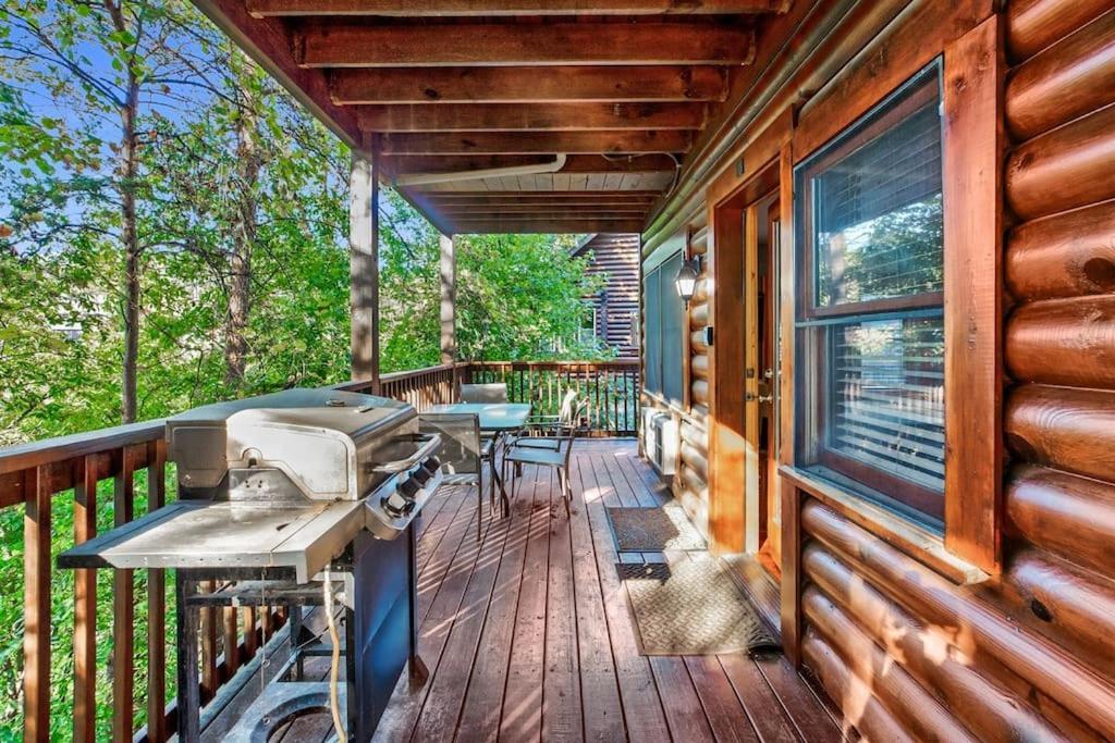 2 Miles From Dollywood Family Resort With Seasonal Outdoor Swimming Pool, Year Around Heated Indoor Swimming Pool, Townhome Style Cabin, Private Hot Tub, Arcade, Tv, Wifi, Kitchen With Refrigerator, Washer And Dryer พิเจนฟอร์จ ภายนอก รูปภาพ