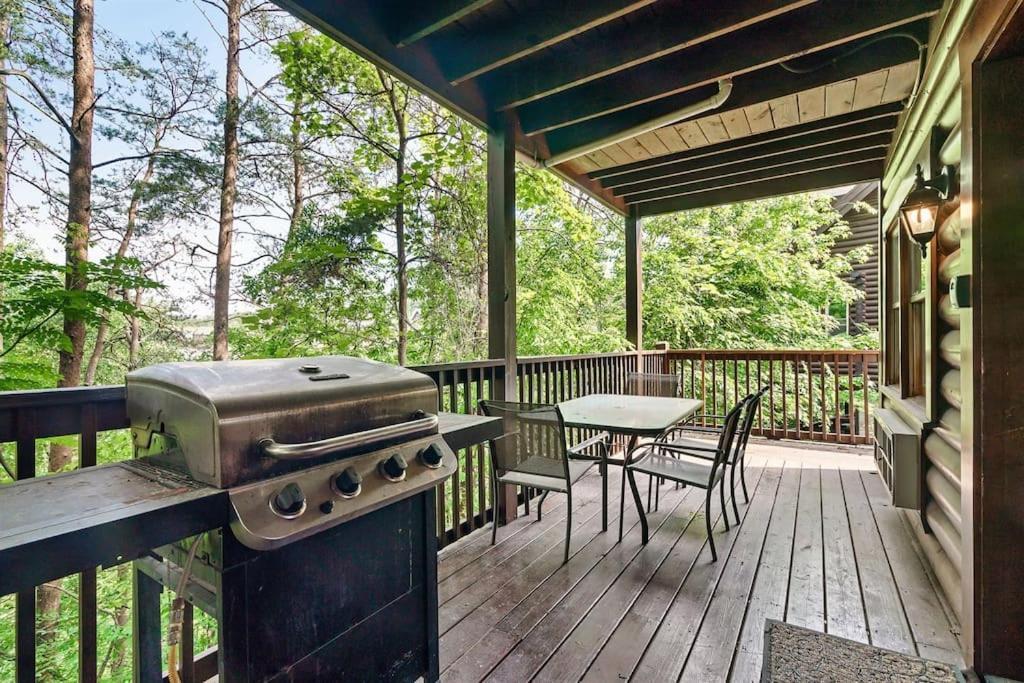 2 Miles From Dollywood Family Resort With Seasonal Outdoor Swimming Pool, Year Around Heated Indoor Swimming Pool, Townhome Style Cabin, Private Hot Tub, Arcade, Tv, Wifi, Kitchen With Refrigerator, Washer And Dryer พิเจนฟอร์จ ภายนอก รูปภาพ