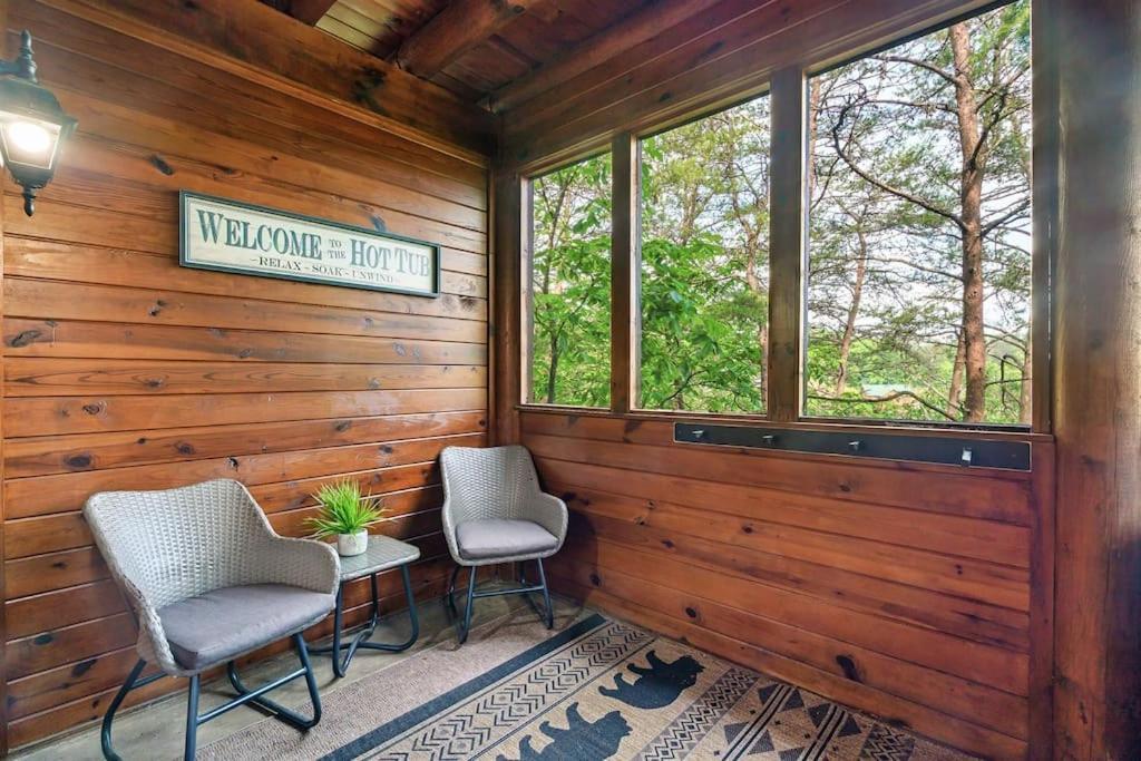 2 Miles From Dollywood Family Resort With Seasonal Outdoor Swimming Pool, Year Around Heated Indoor Swimming Pool, Townhome Style Cabin, Private Hot Tub, Arcade, Tv, Wifi, Kitchen With Refrigerator, Washer And Dryer พิเจนฟอร์จ ภายนอก รูปภาพ